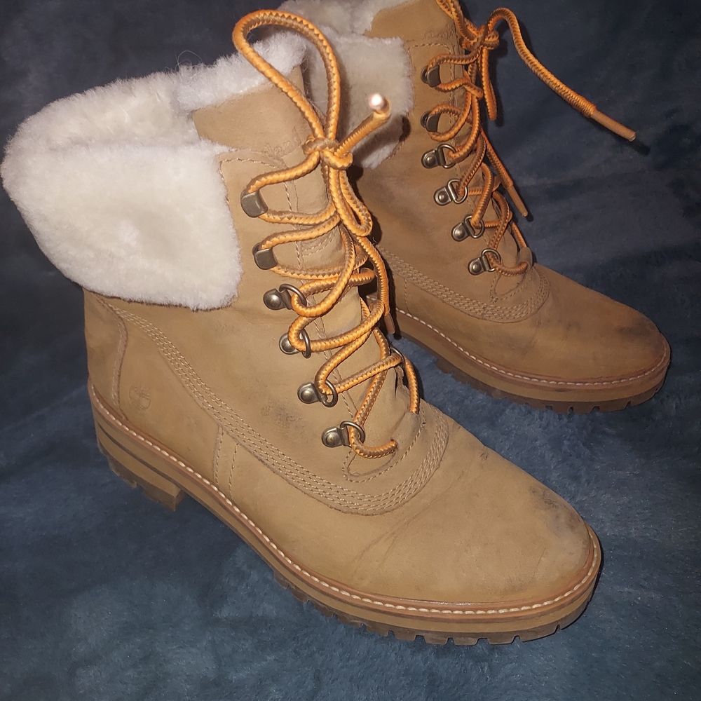 Tan Women's Boots with White Fur Lining